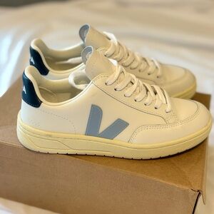 VEJA V-12 Leather Shoes